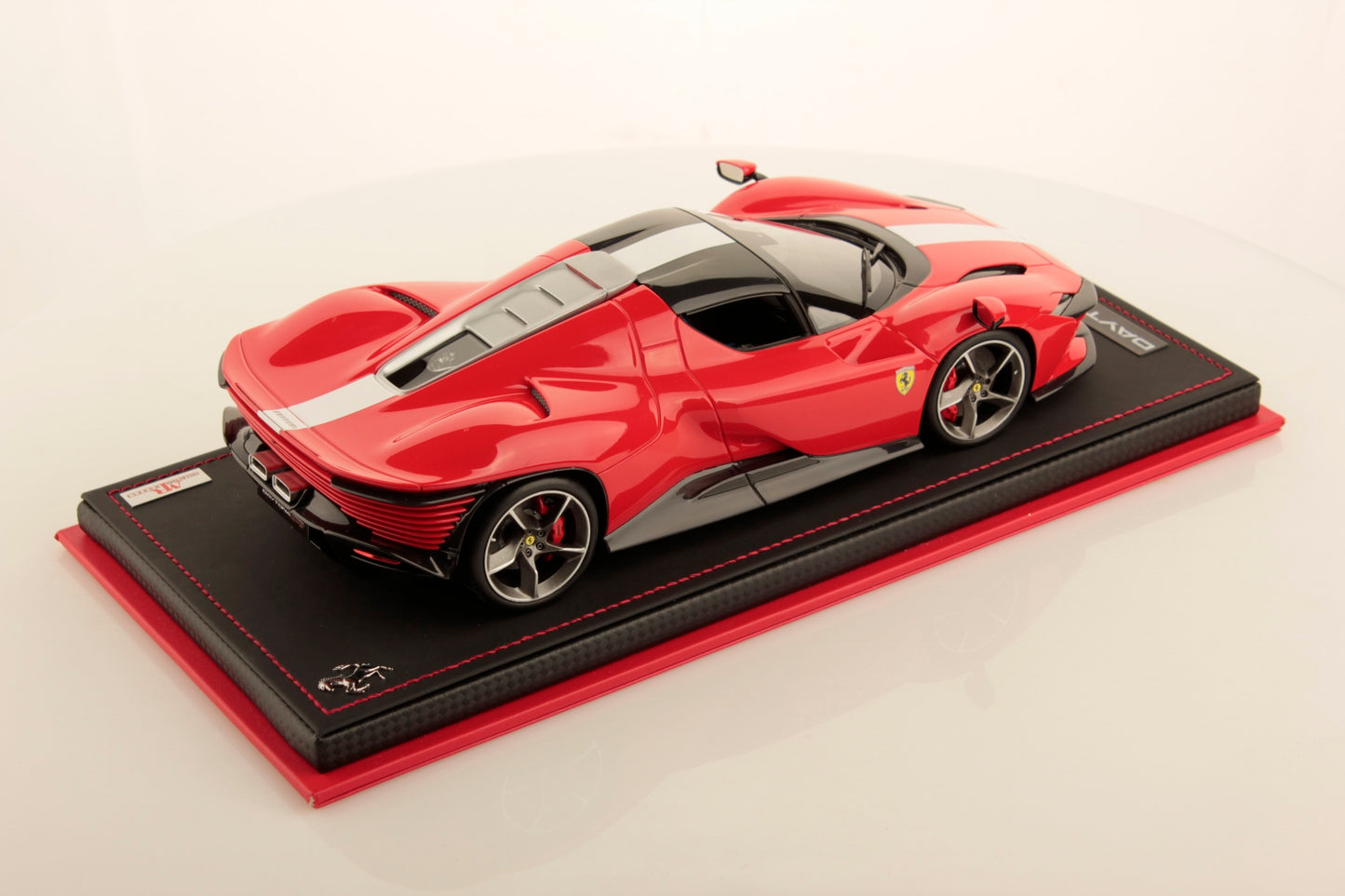 MR Collection Model - FERRARI DAYTONA SP3 1:18
