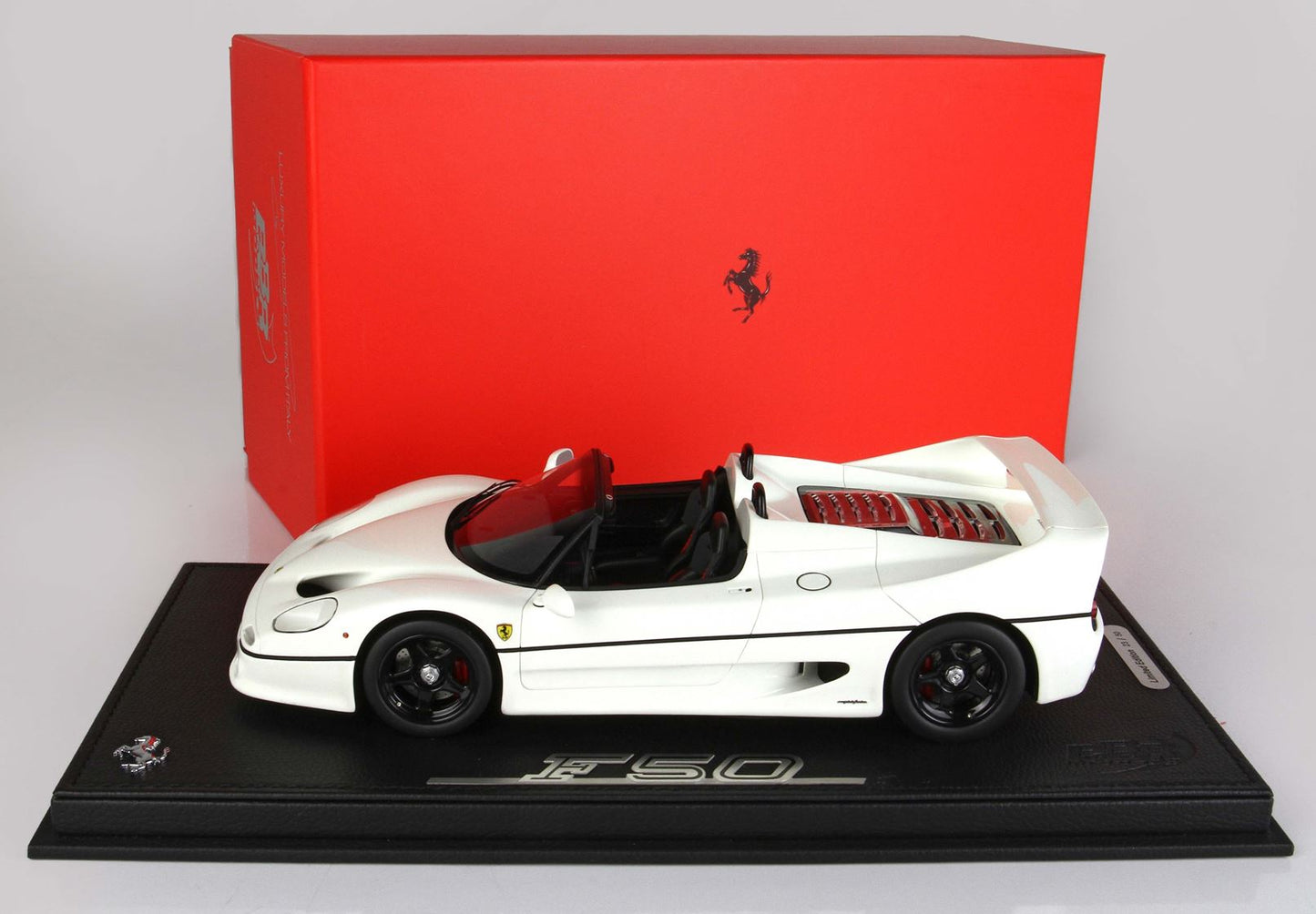 BBR Model 1:18 - Ferrari F50 Coupe 1995 Spider Version Avus White Race Wheels
