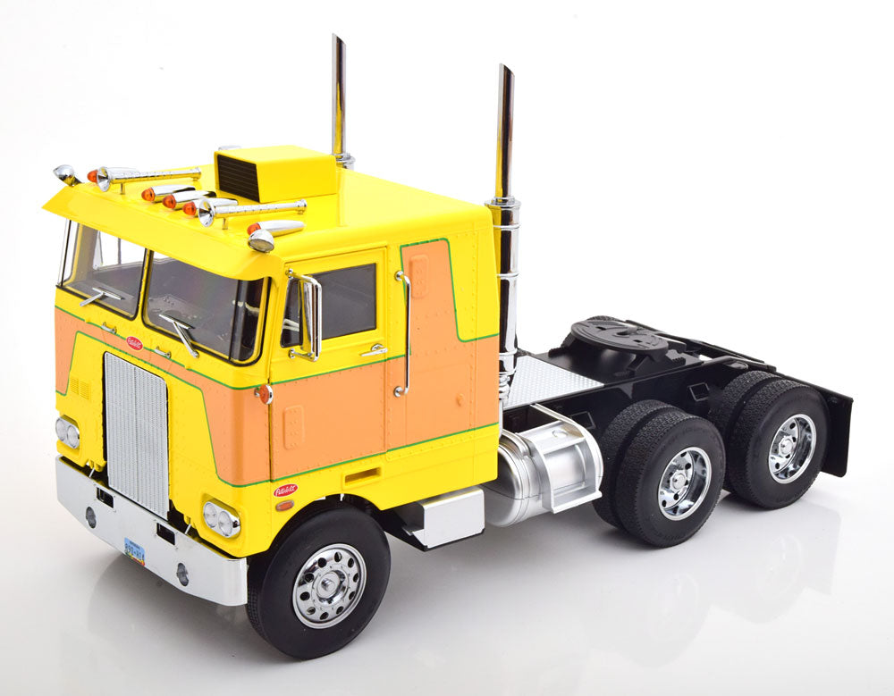 KK-Scale 1:18 - Peterbilt 352 Pacemaker 1977-1979 Geel/Bruin