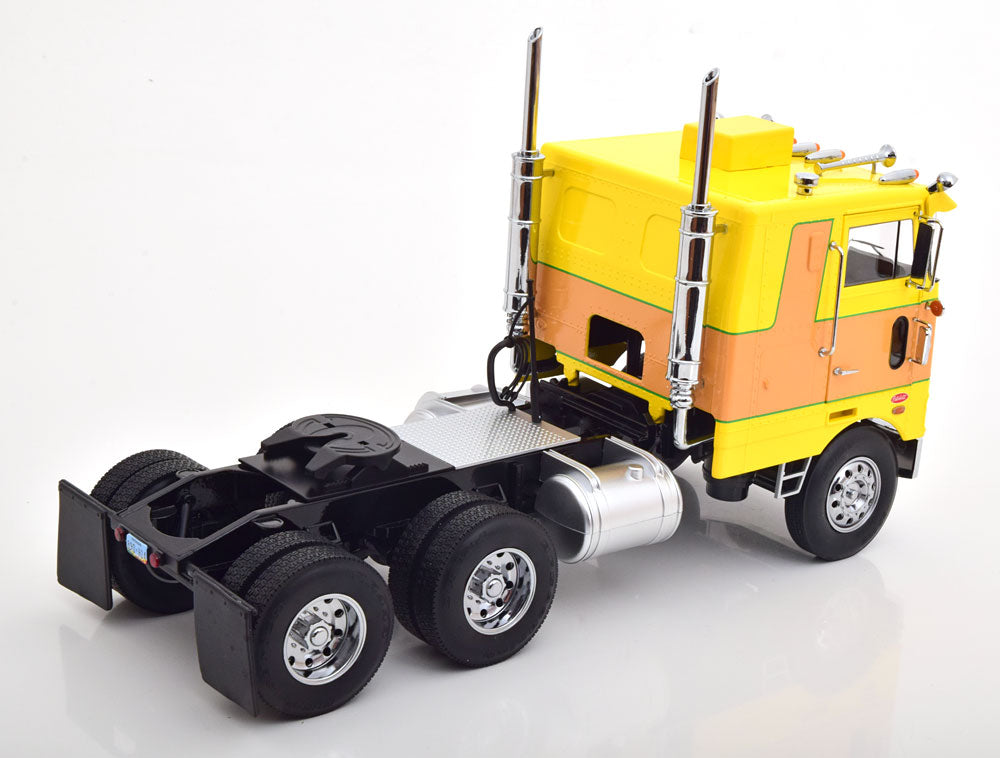 KK-Scale 1:18 - Peterbilt 352 Pacemaker 1977-1979 Geel/Bruin