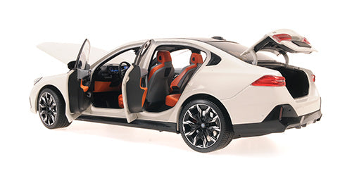 Minichamps 1:18 - BMW i5  2023  WHITE METALLIC