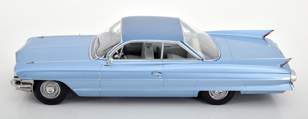 KK-Scale 1:18 - Cadillac Series 62 Coupe DeVille 1961 Lichtblauw metallic