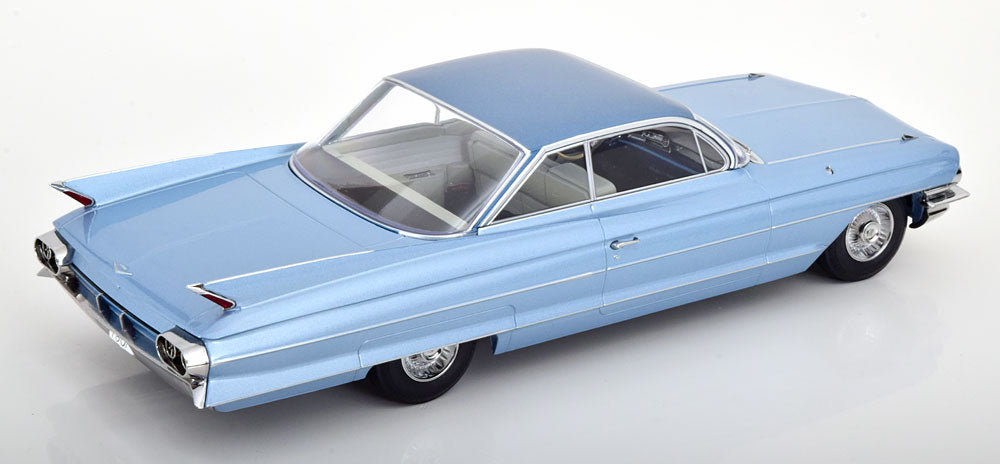 KK-Scale 1:18 - Cadillac Series 62 Coupe DeVille 1961 Lichtblauw metallic