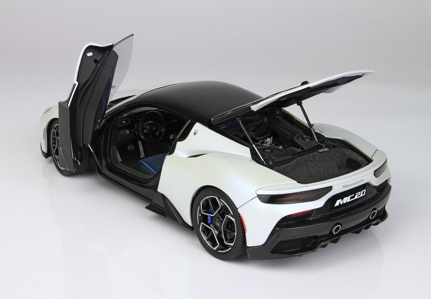 BBR Model 1:18 - Maserati MC20 White Audace