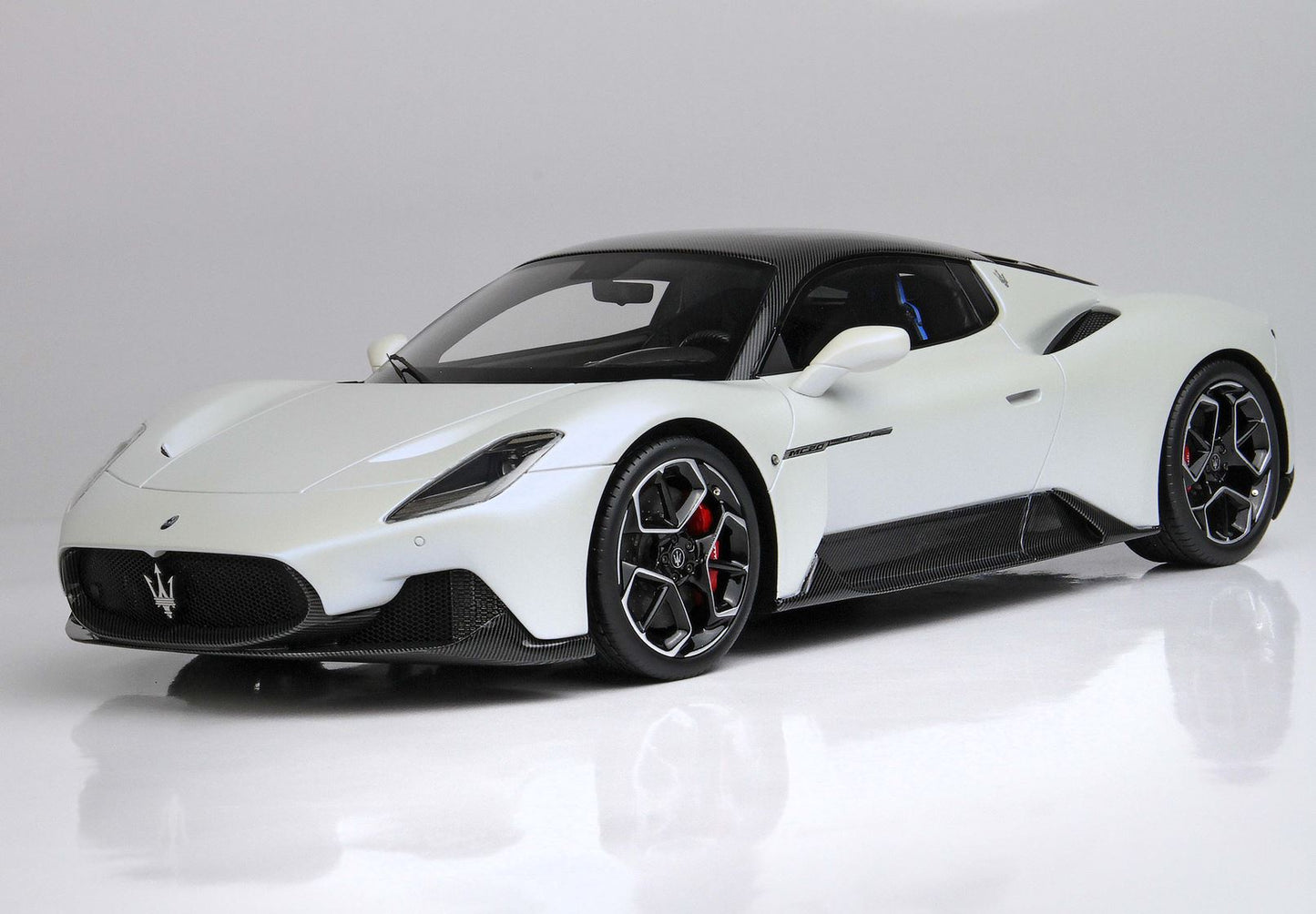 BBR Model 1:18 - Maserati MC20 Bianco Audace/Carbon Roof