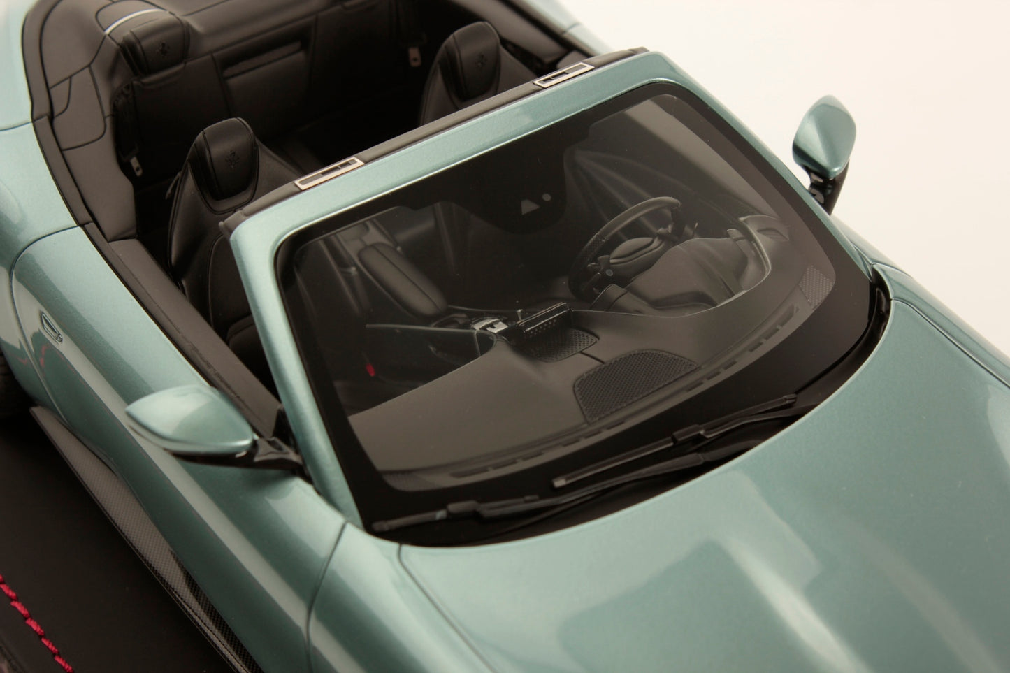 MR Collectiom Model - FERRARI ROMA SPIDER 1:18