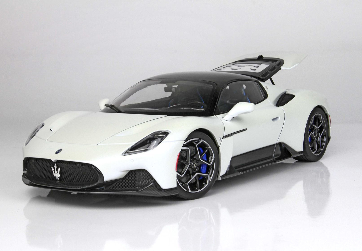 BBR Model 1:18 - Maserati MC20 White Audace