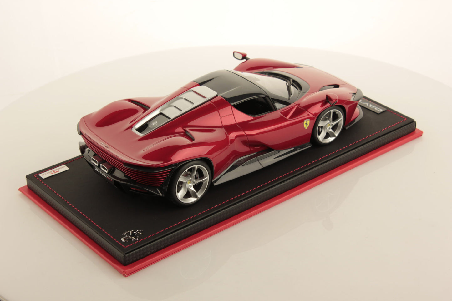 MR Collection Model - FERRARI DAYTONA SP3 1:18