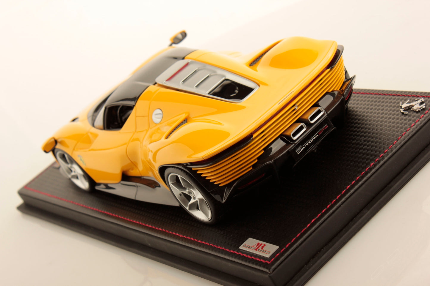 MR Collection Model - FERRARI DAYTONA SP3 1:18