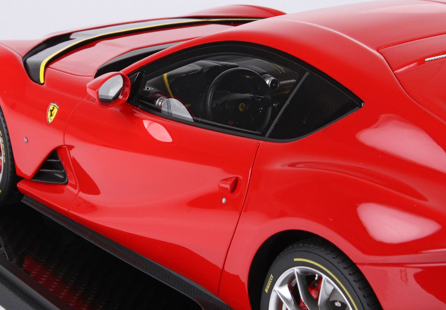 BBR Model 1:12 - Ferrari 812 Competizione Yellow Details Rosso Corsa 322