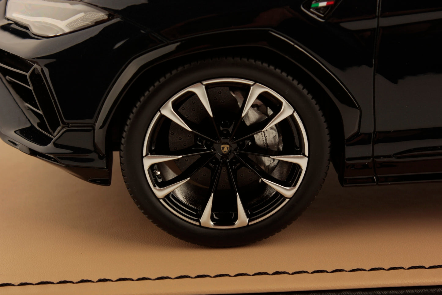 MR Collection Model - LAMBORGHINI URUS S 1:18