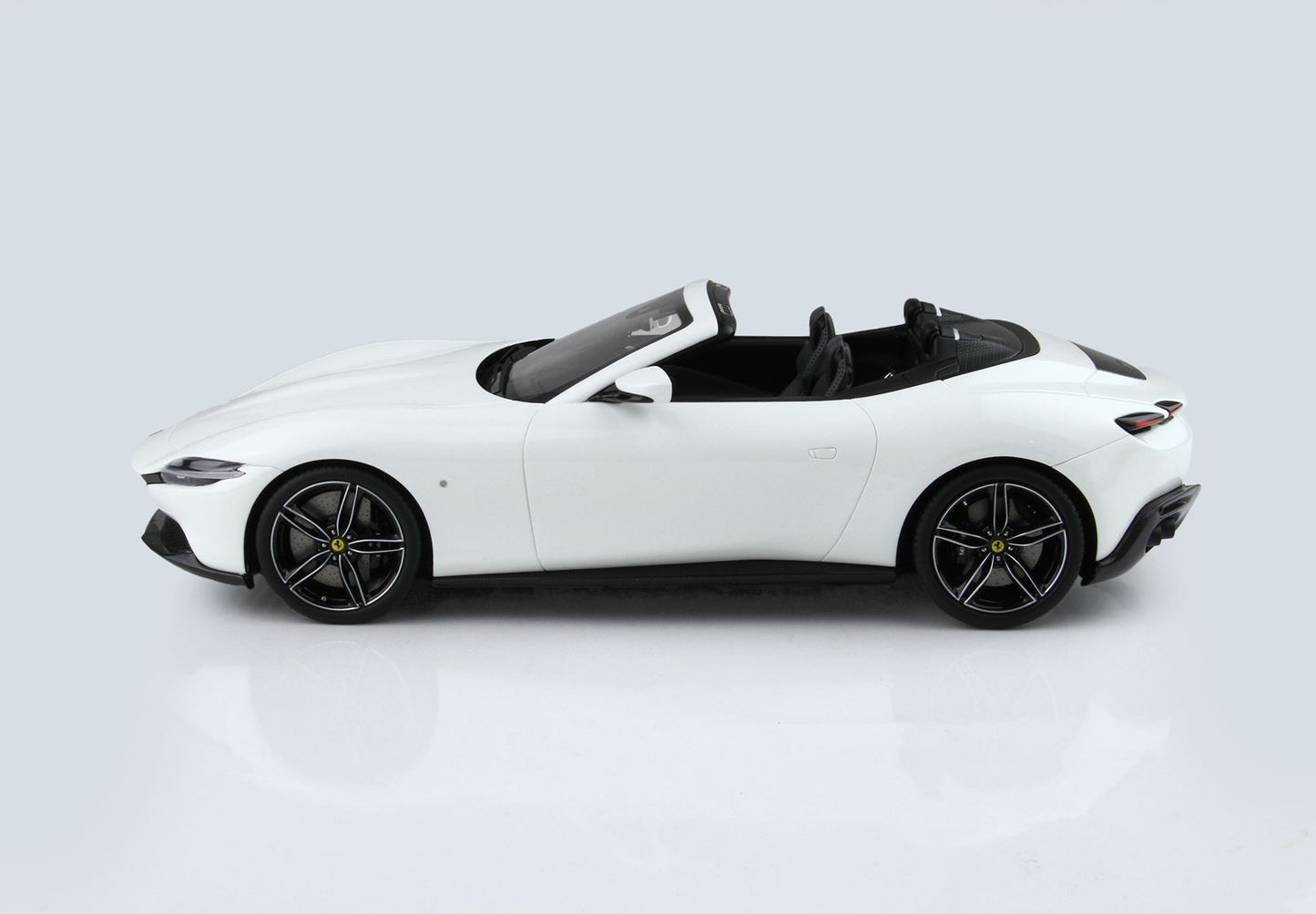 BBR Model 1:18 - Ferrari Roma Spider Open Roof Cervino White Forged Diamond Polished Rims