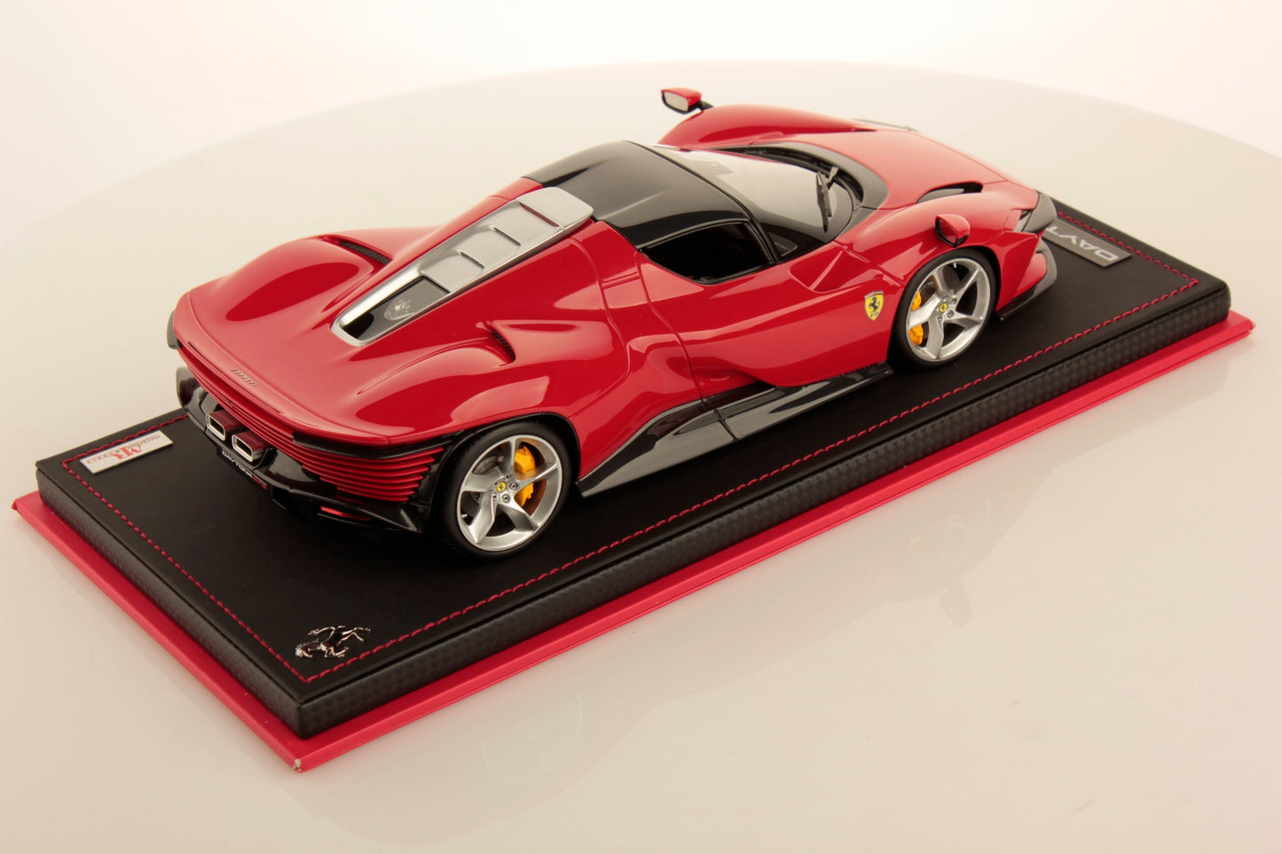 MR Collection Model - FERRARI DAYTONA SP3 1:18