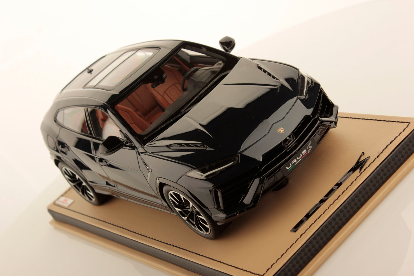 MR Collection Model - LAMBORGHINI URUS S 1:18