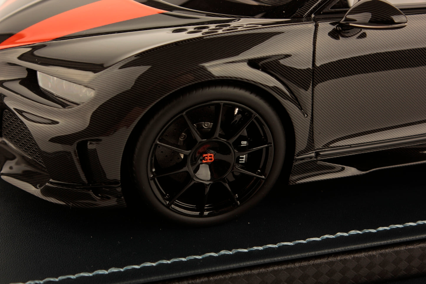 MR Collectiom Model - BUGATTI CHIRON SUPER SPORT 300+ 1:18