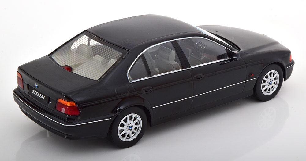 KK-Scale 1:18 - BMW 528i E39 Limousine  1995 Zwart