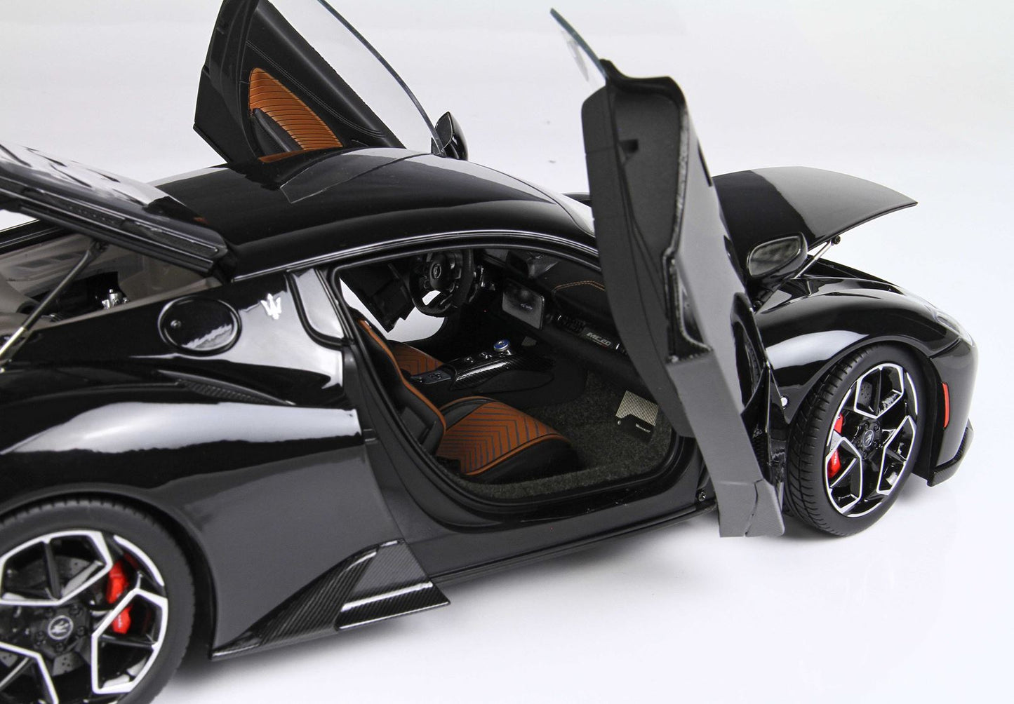 BBR Model 1:18 - Maserati MC20 Black Enigma