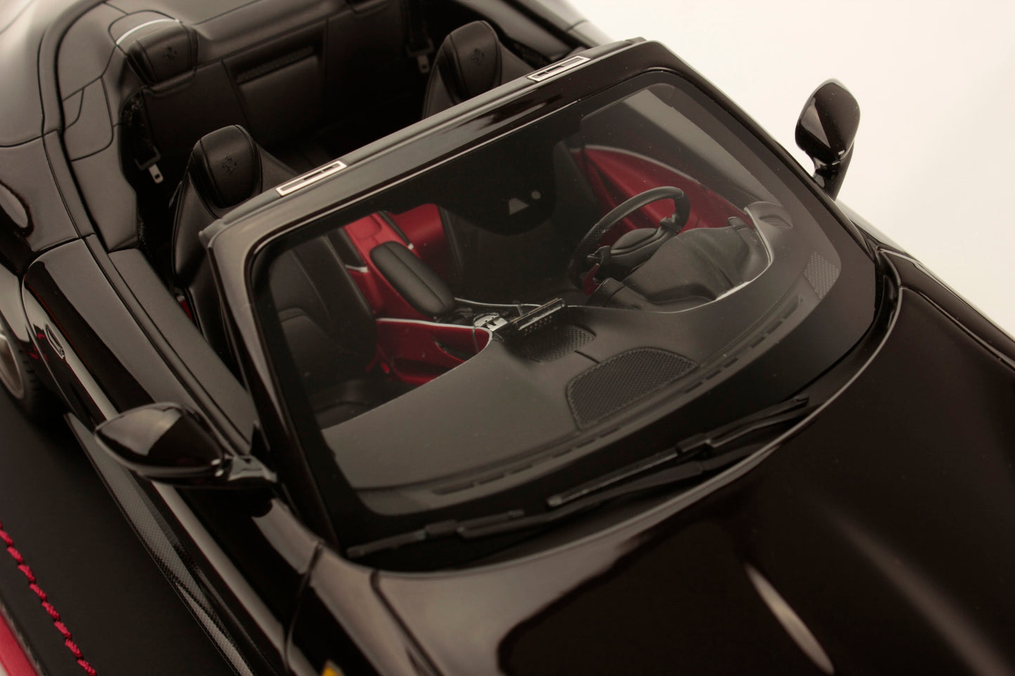 MR Collectiom Model - FERRARI ROMA SPIDER 1:18