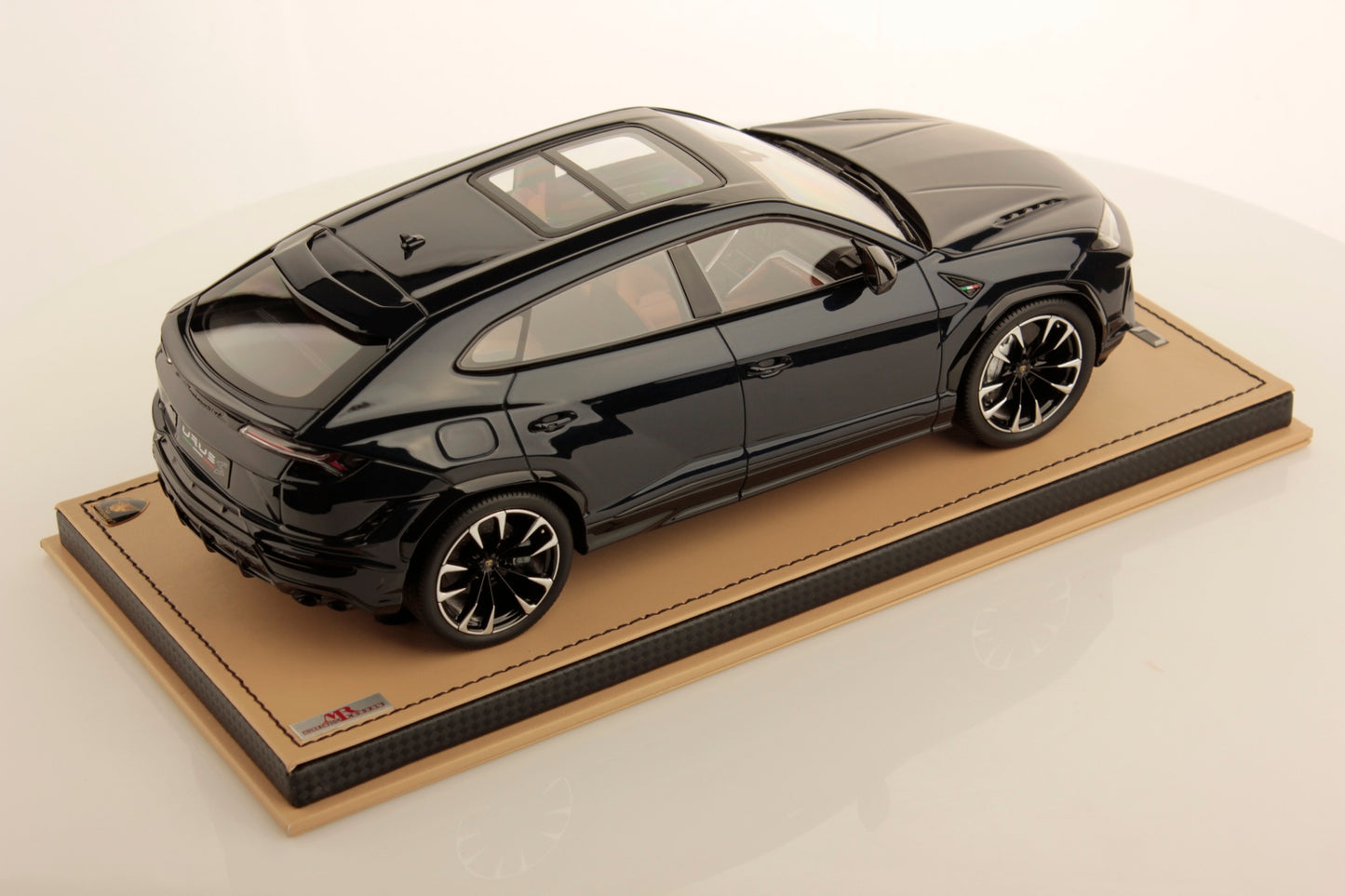 MR Collection Model - LAMBORGHINI URUS S 1:18