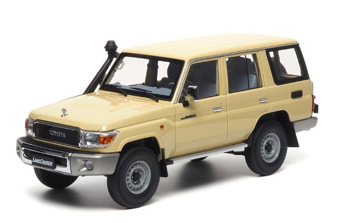 Almost Real 1:18 - TOYOTA LAND CRUISER 76  2017  CREAM