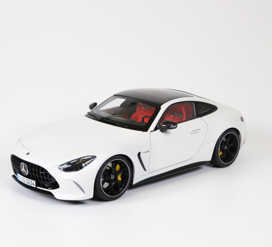 NZG 1:18 - Mercedes AMG GT 63, C192 opalithwhite