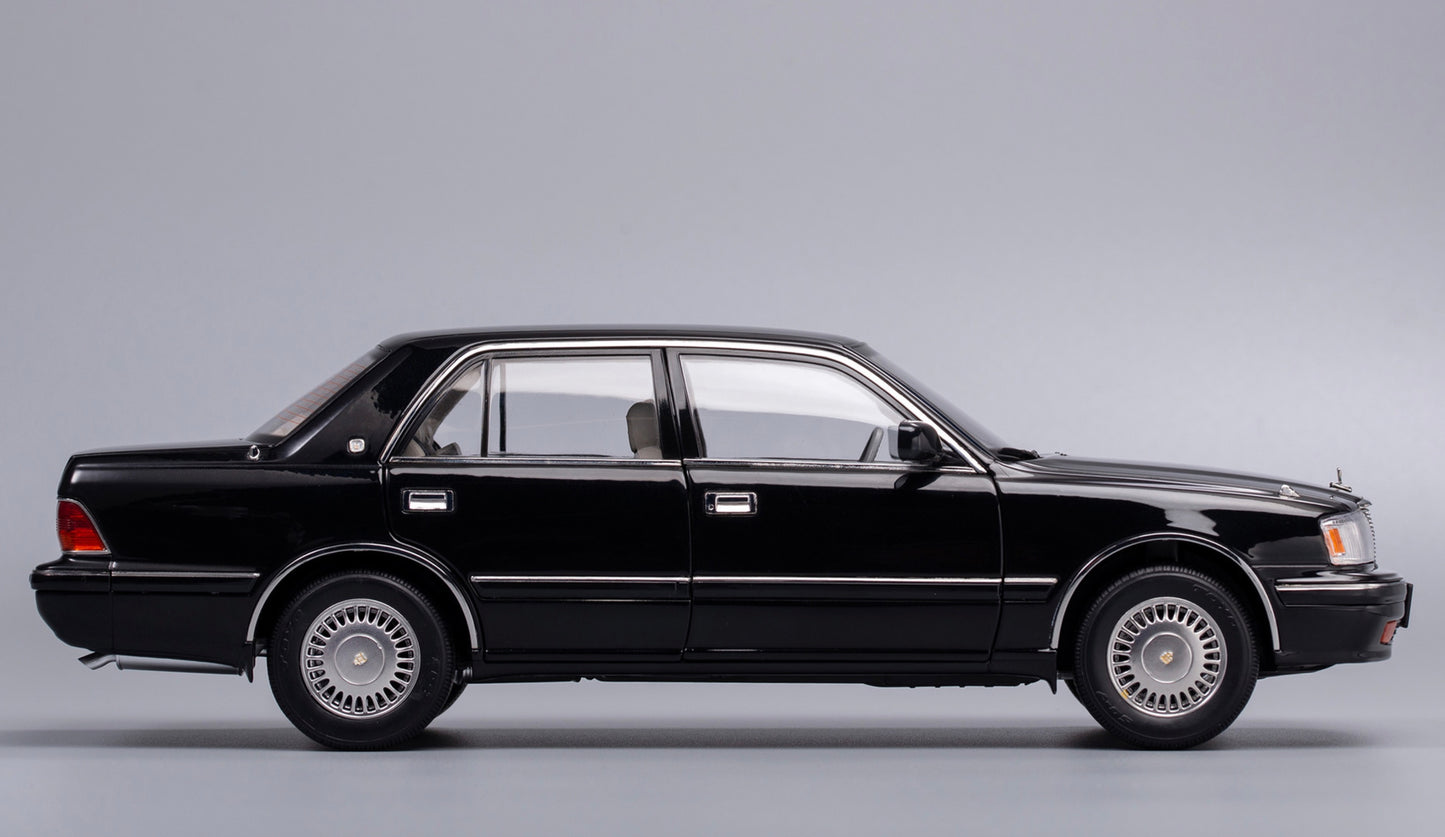 NZG 1:18 - Toyota Crown Black