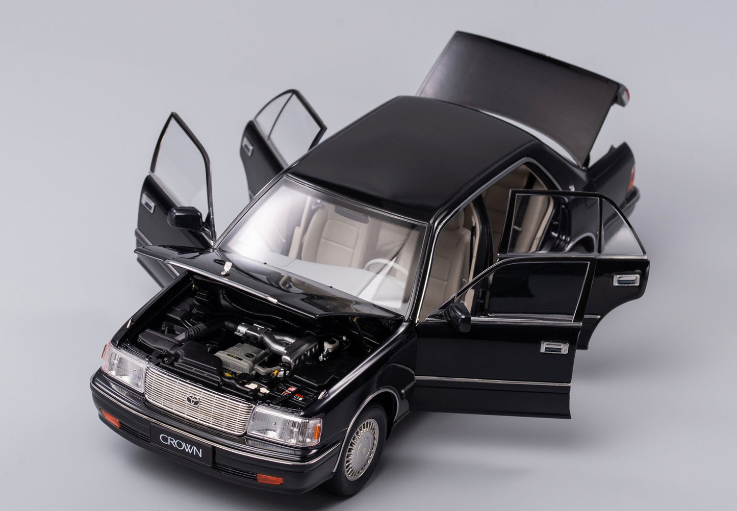 NZG 1:18 - Toyota Crown Black