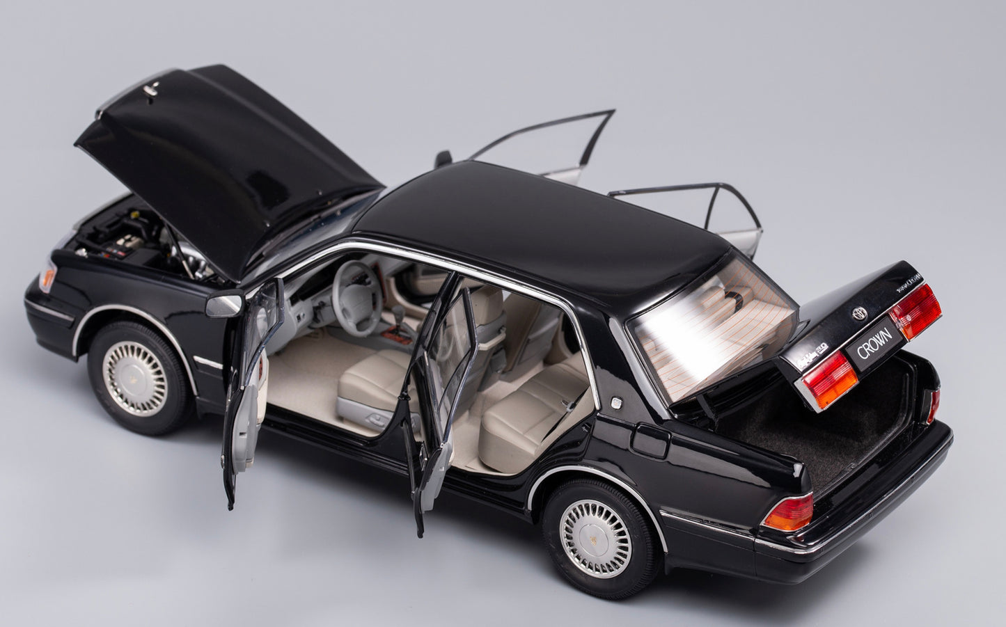 NZG 1:18 - Toyota Crown Black