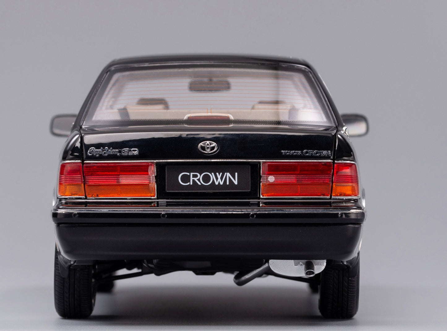 NZG 1:18 - Toyota Crown Black