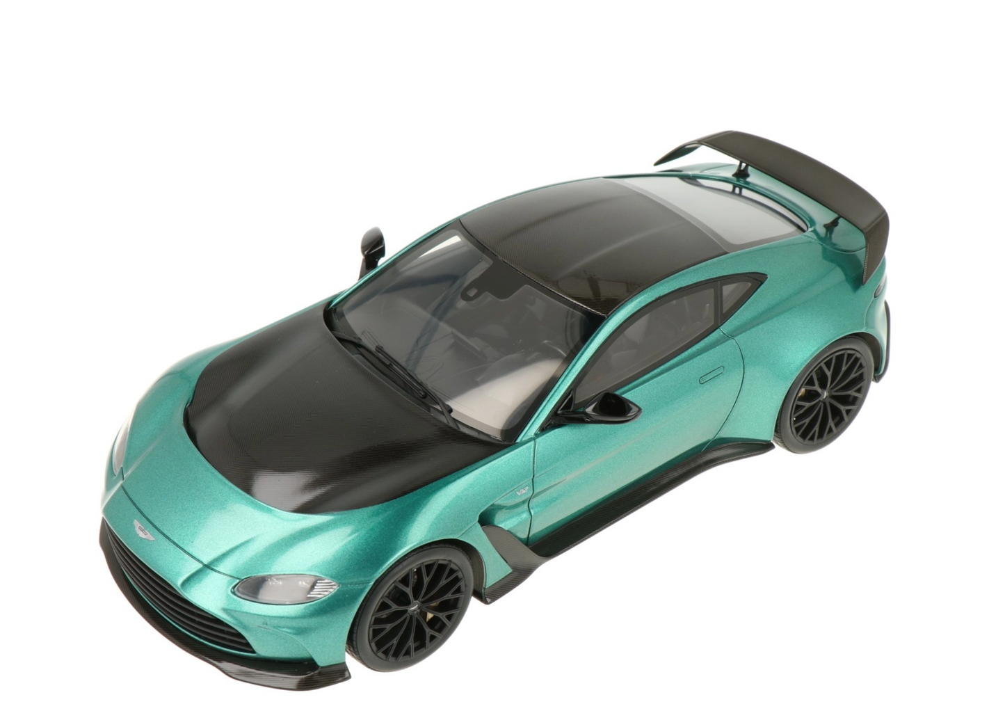 GT-Spirit 1:18 Aston Martin V12 Vantage Racing Green