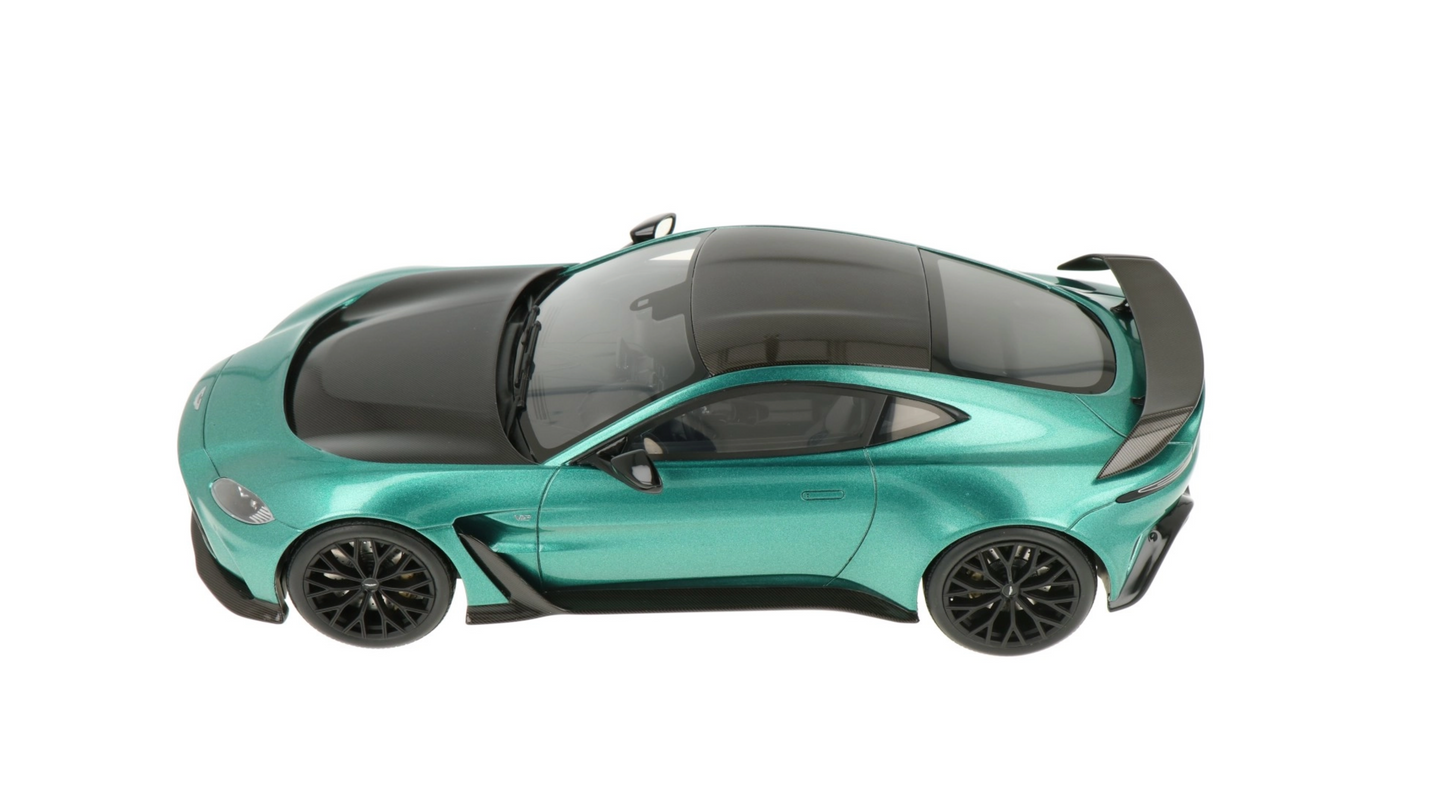 GT-Spirit 1:18 Aston Martin V12 Vantage Racing Green