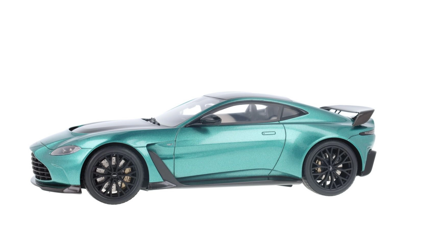 GT-Spirit 1:18 Aston Martin V12 Vantage Racing Green