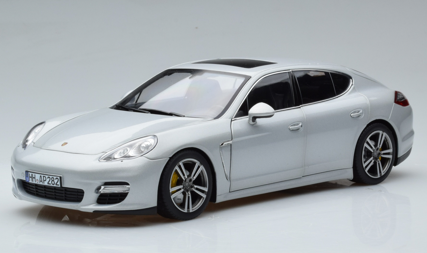 Norev 1:18 PORSCHE PANAMERA TURBO SILVER