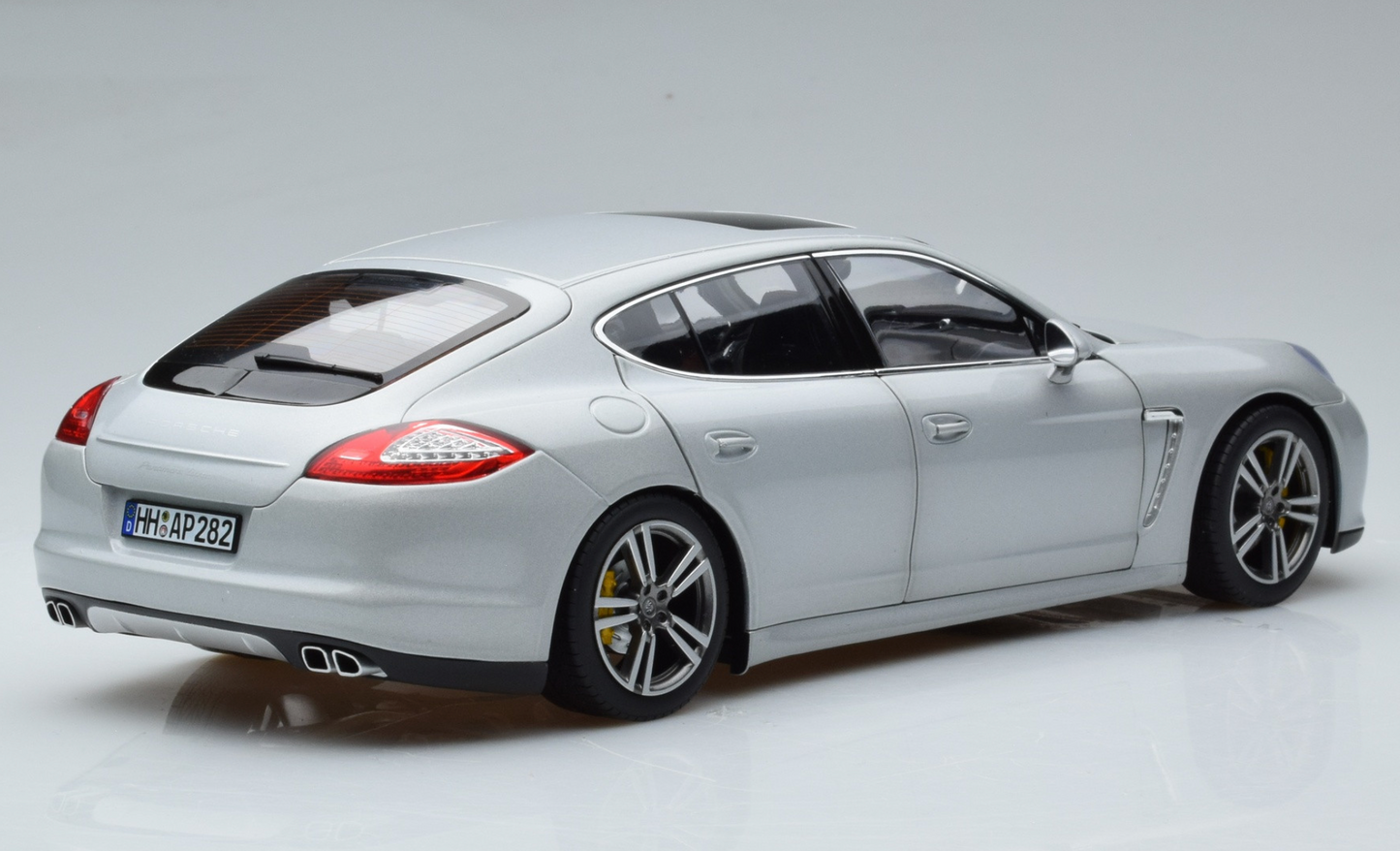 Norev 1:18 PORSCHE PANAMERA TURBO SILVER