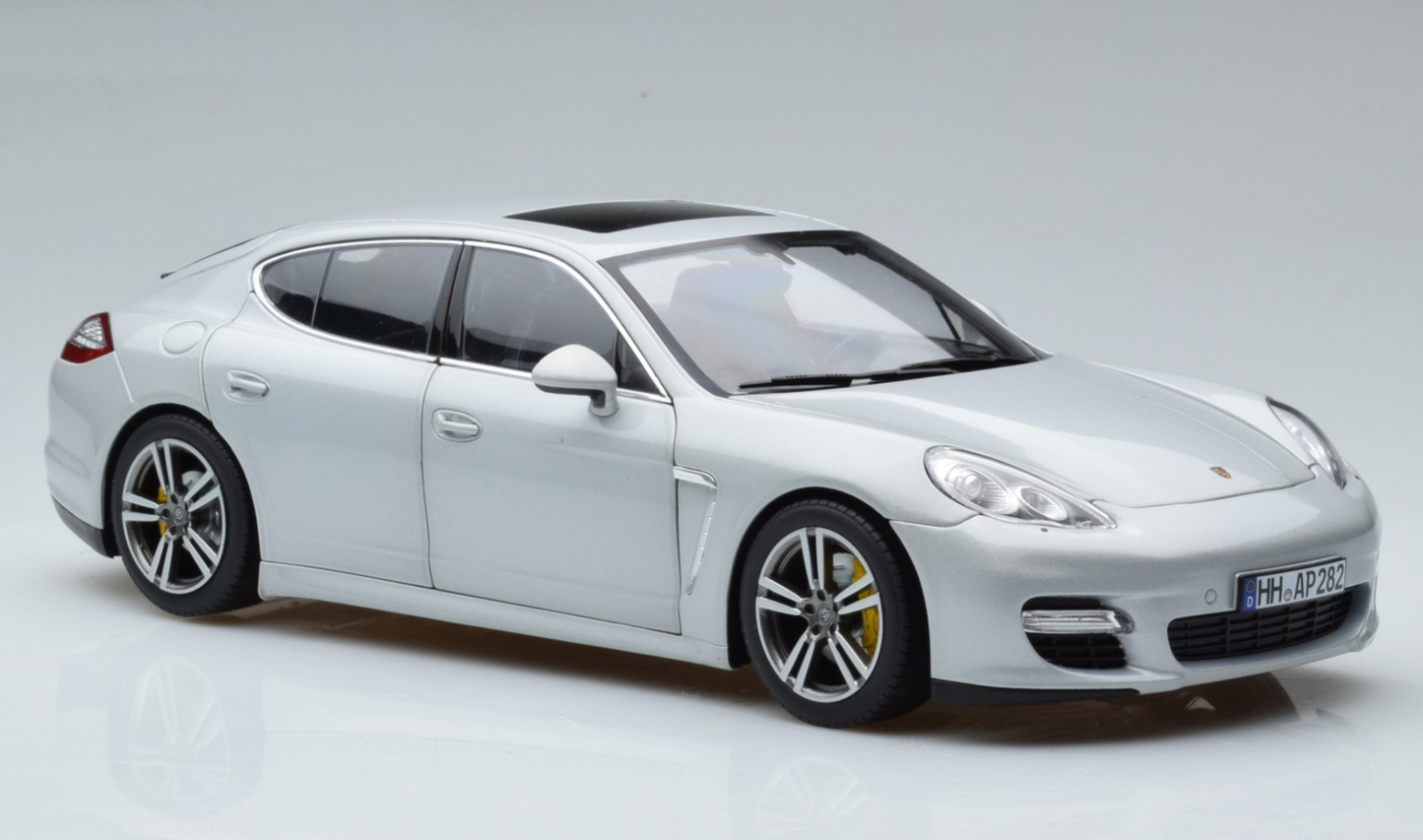 Norev 1:18 PORSCHE PANAMERA TURBO SILVER