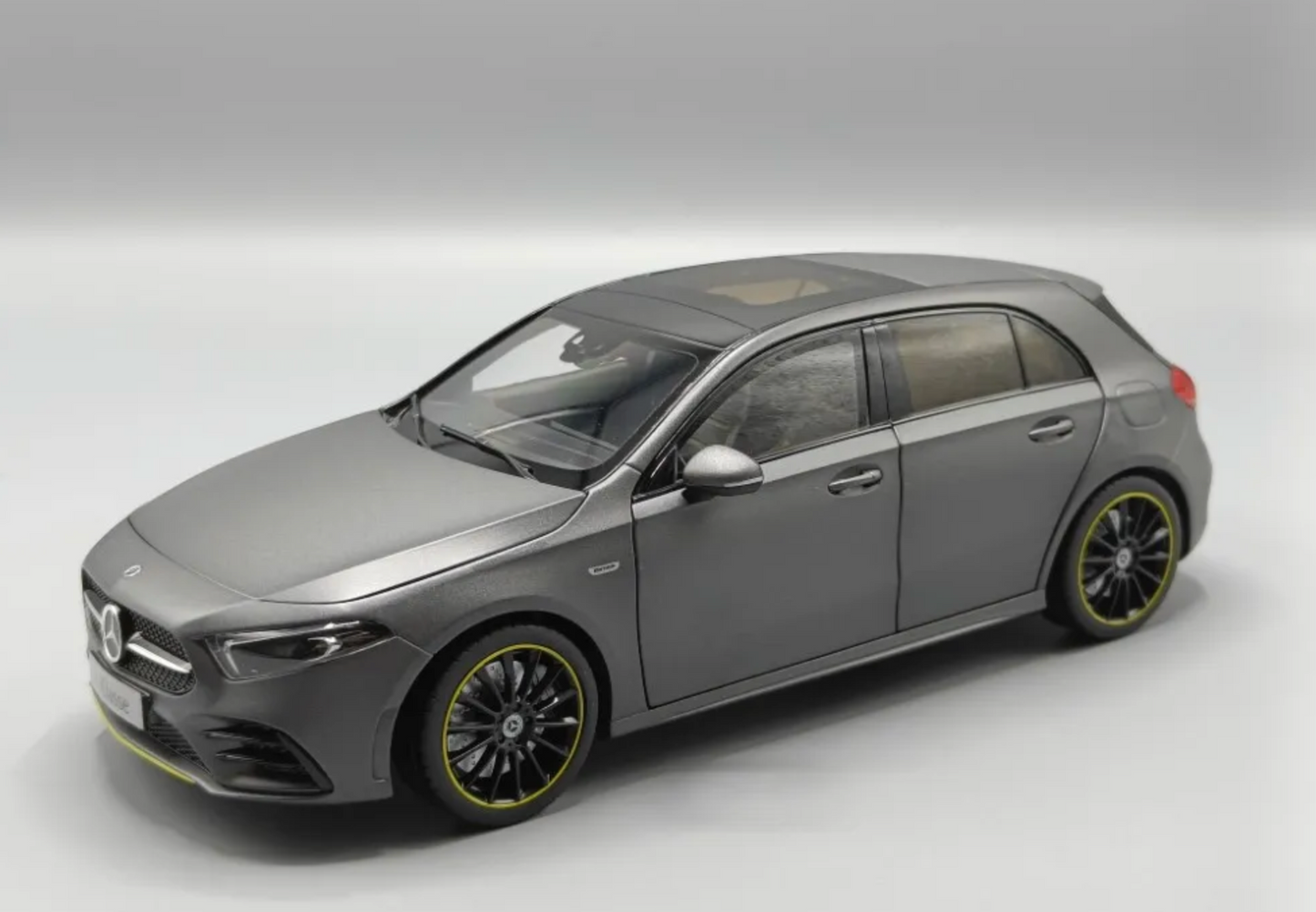 Norev 1:18 Mercedes-Benz A-Klasse (W177) 2018 grijs