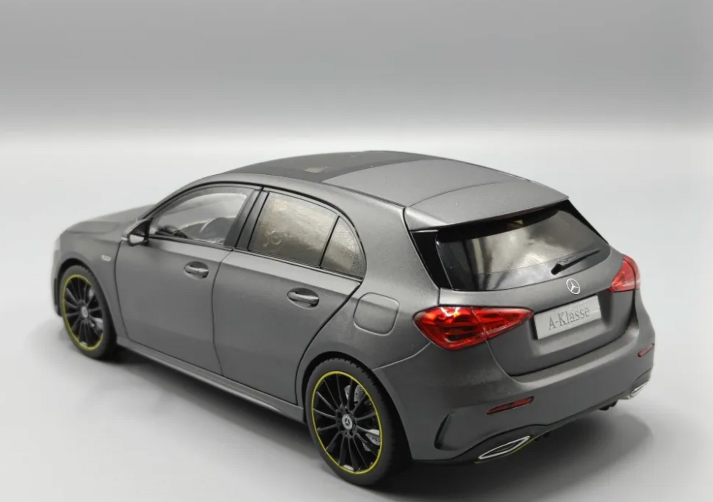 Norev 1:18 Mercedes-Benz A-Klasse (W177) 2018 grijs