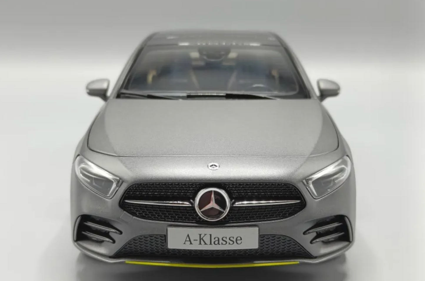 Norev 1:18 Mercedes-Benz A-Klasse (W177) 2018 grijs