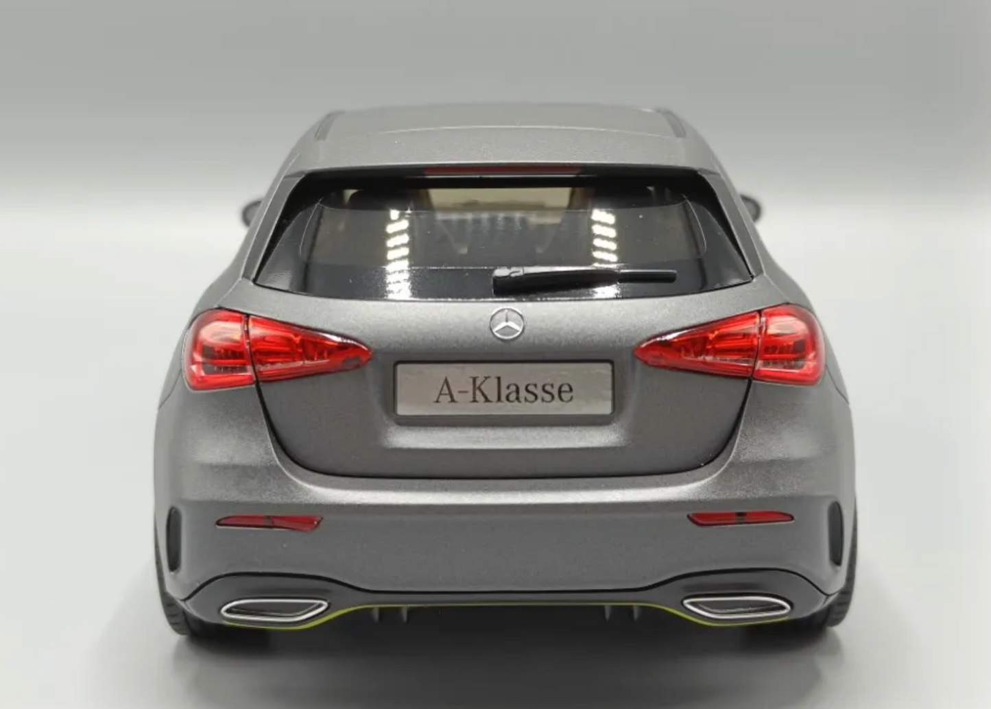 Norev 1:18 Mercedes-Benz A-Klasse (W177) 2018 grijs