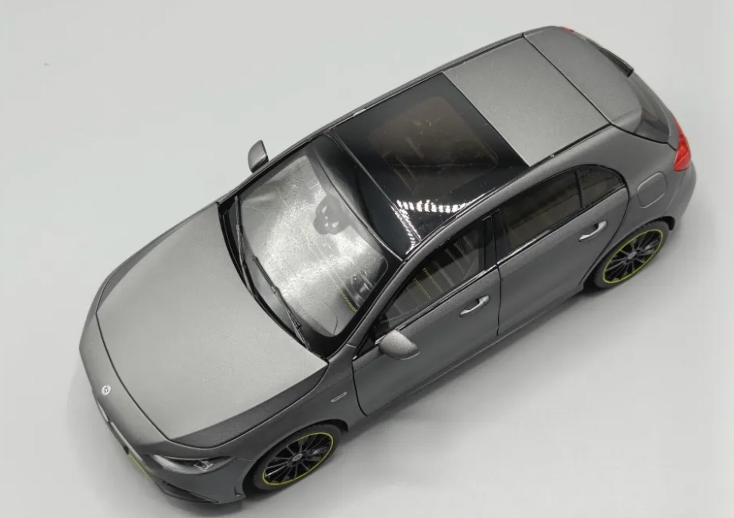 Norev 1:18 Mercedes-Benz A-Klasse (W177) 2018 grijs