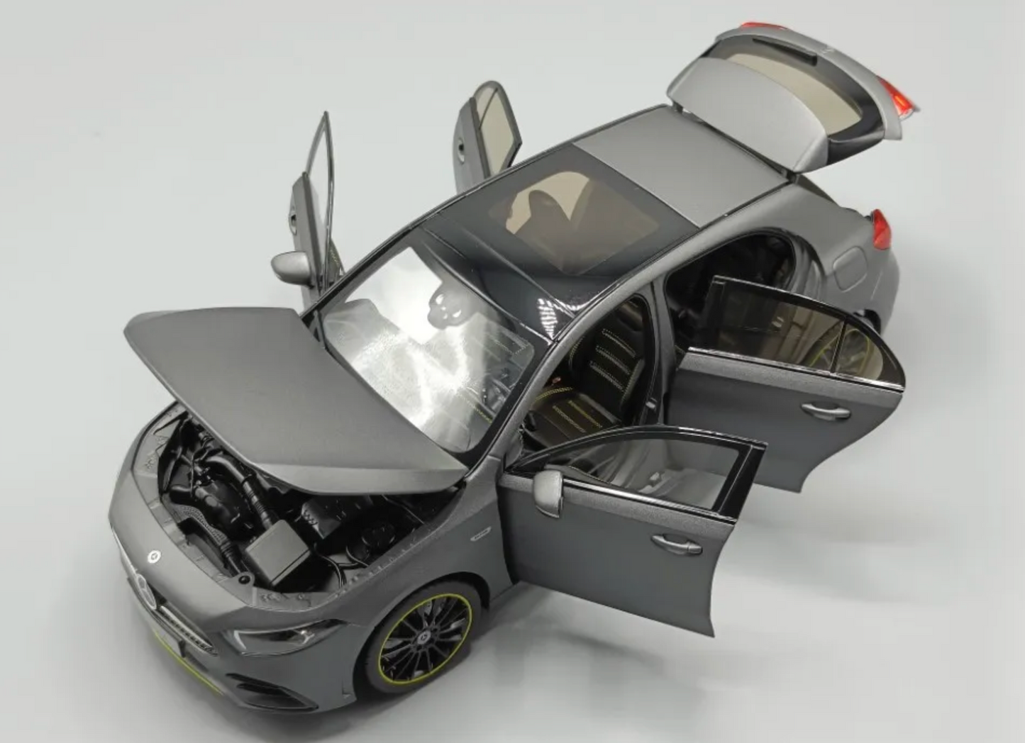 Norev 1:18 Mercedes-Benz A-Klasse (W177) 2018 grijs