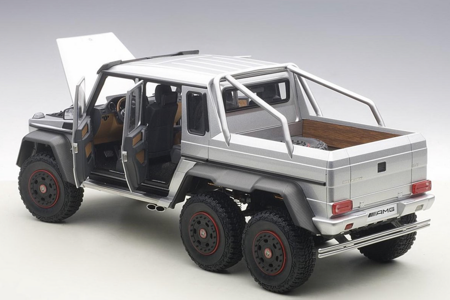 AutoArt 1:18 Mercedes-Benz G63 AMG 6x6 Silver