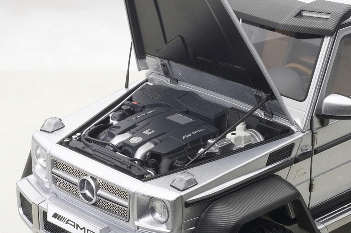 AutoArt 1:18 Mercedes-Benz G63 AMG 6x6 Silver