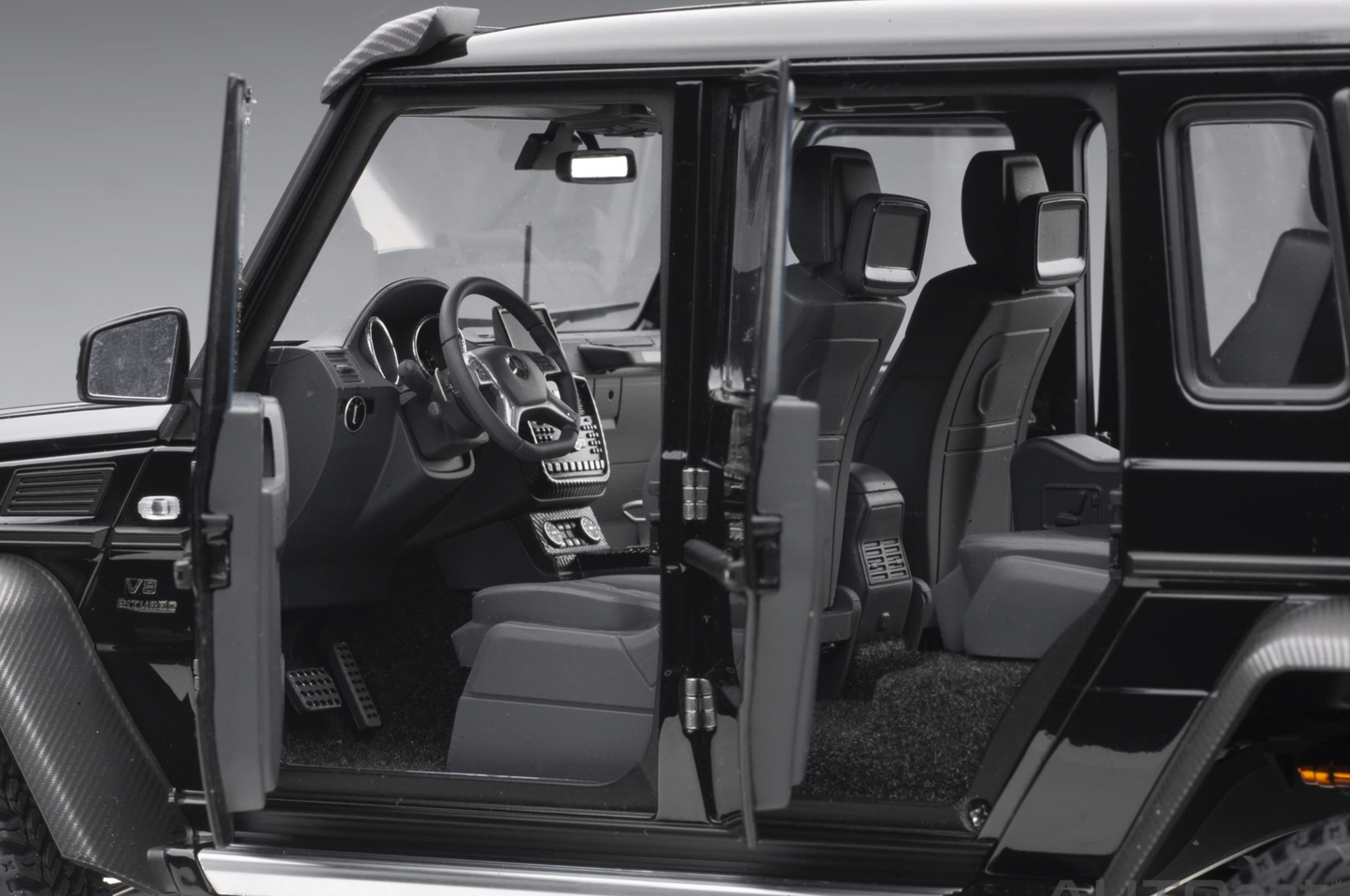 AutoArt 1:18 Mercedes-Benz G63 AMG 6×6 (Black)