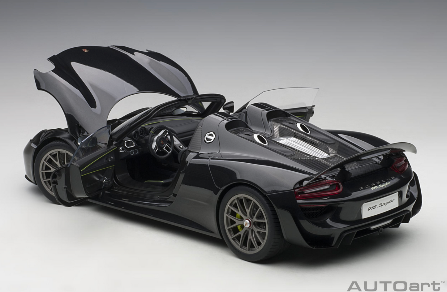 AutoArt 1:12 Porsche 918 Spyder Weissach Package (Basaltschwarzmetallic)