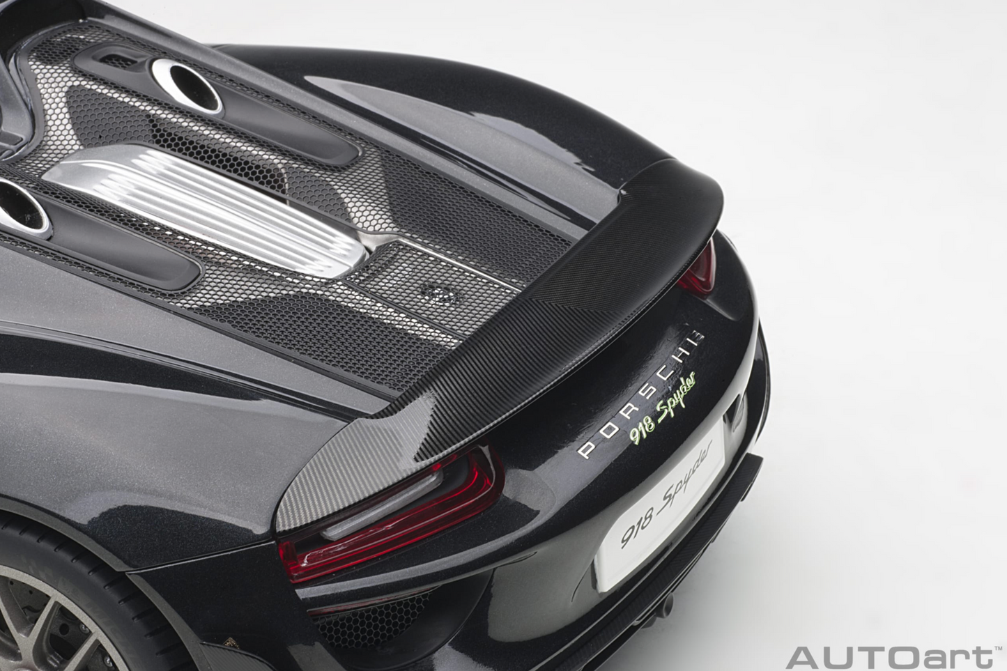AutoArt 1:12 Porsche 918 Spyder Weissach Package (Basaltschwarzmetallic)