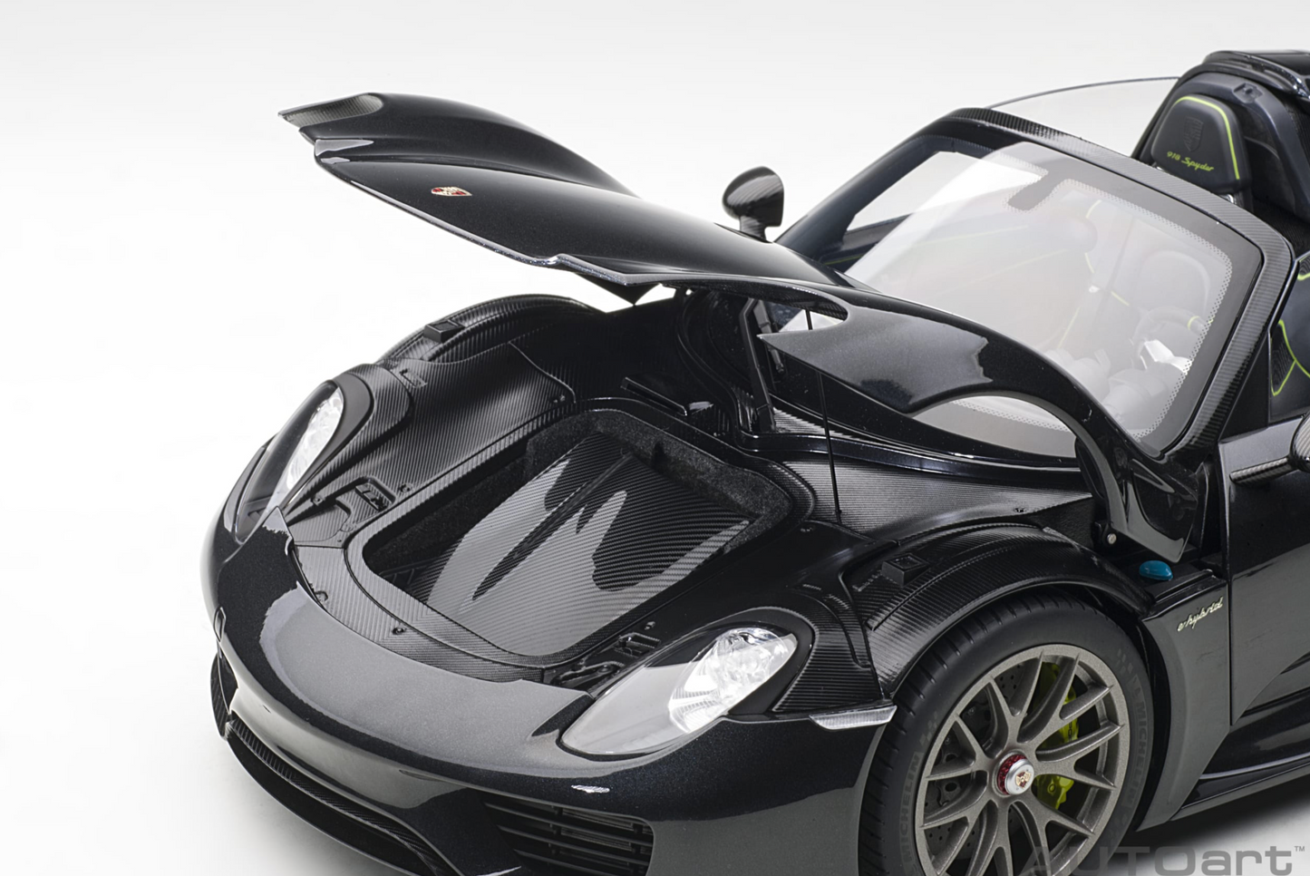 AutoArt 1:12 Porsche 918 Spyder Weissach Package (Basaltschwarzmetallic)