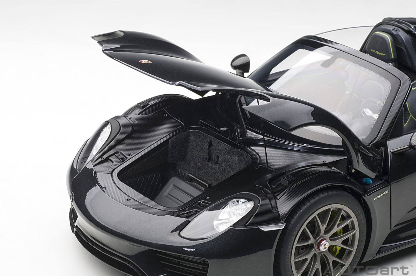 AutoArt 1:12 Porsche 918 Spyder Weissach Package (Basaltschwarzmetallic)