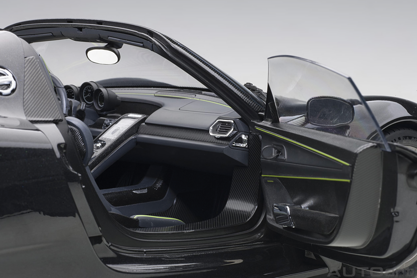 AutoArt 1:12 Porsche 918 Spyder Weissach Package (Basaltschwarzmetallic)
