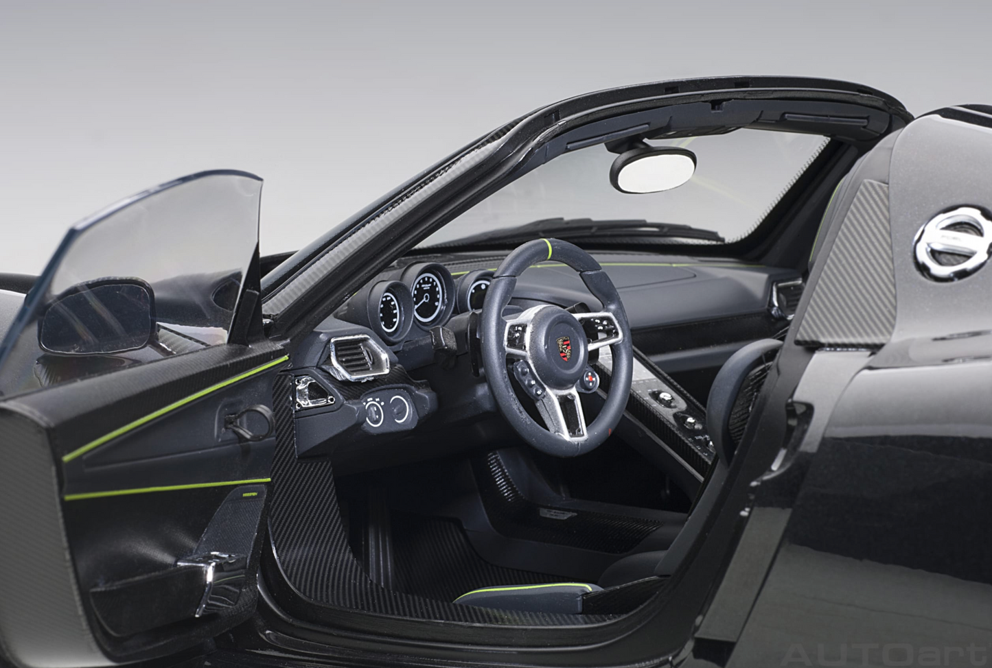 AutoArt 1:12 Porsche 918 Spyder Weissach Package (Basaltschwarzmetallic)
